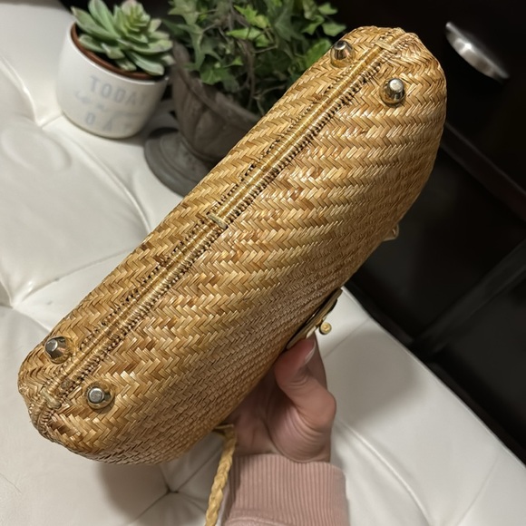 Gorgeous Vintage Bag-Tan Natural Fiber Exterior-Turn Lock Closure - Picture 9 of 16